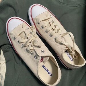 New cream-colored unisex sneakers by Converse